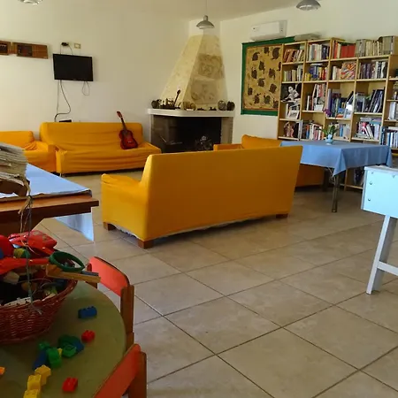 Casa Per Ferie Villaggiocarovana * カスティアーダス
