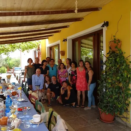 Casa Per Ferie Villaggiocarovana 別荘 *