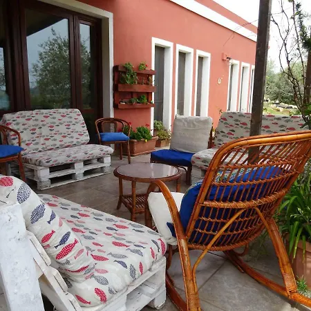 Casa Per Ferie Villaggiocarovana * カスティアーダス